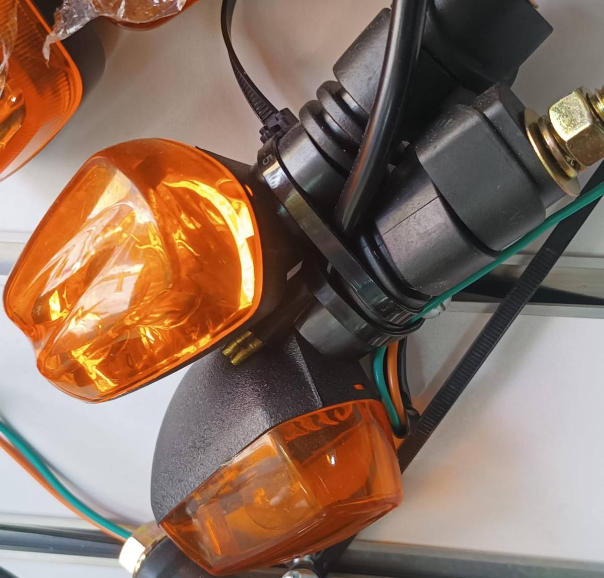 LUZ CRUCE TX200